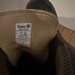 Women’s size 8 Xena composite toe boots